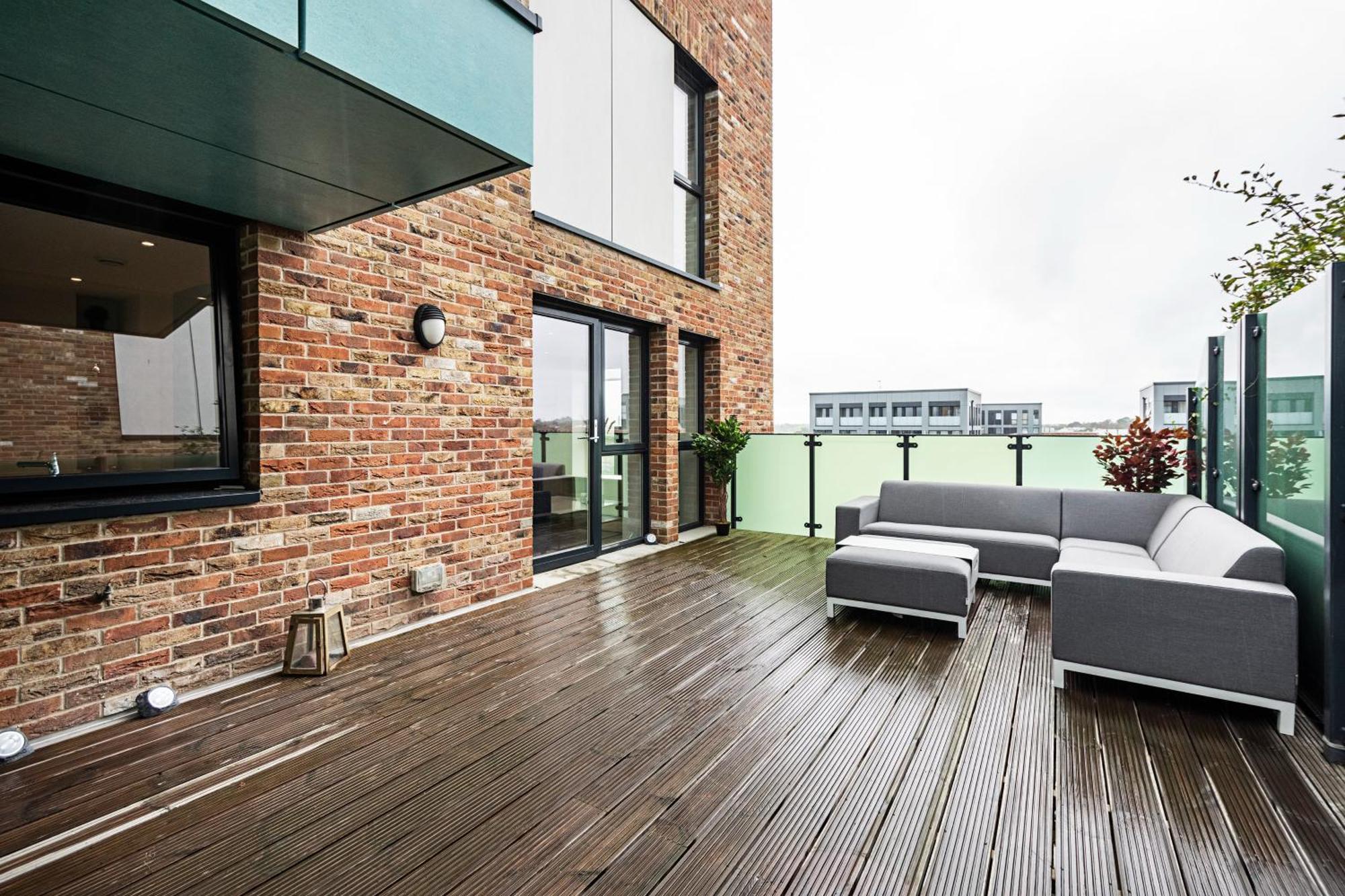 Chiswick Park 3 Bed 3 Bath West London - Parking Londres Exterior foto