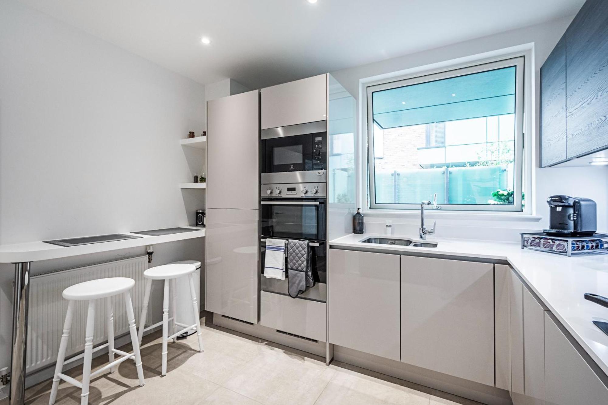 Chiswick Park 3 Bed 3 Bath West London - Parking Londres Exterior foto