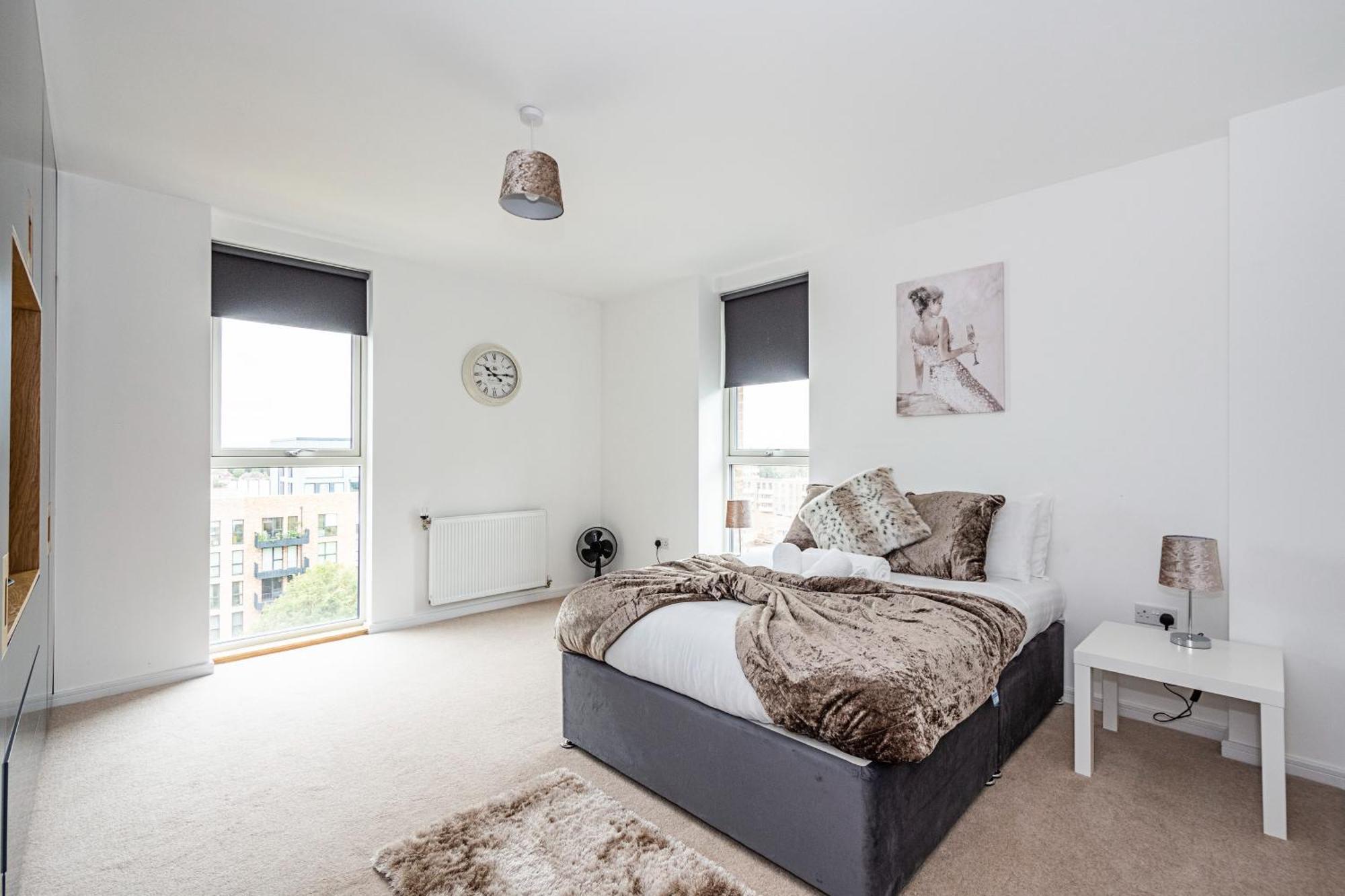 Chiswick Park 3 Bed 3 Bath West London - Parking Londres Exterior foto