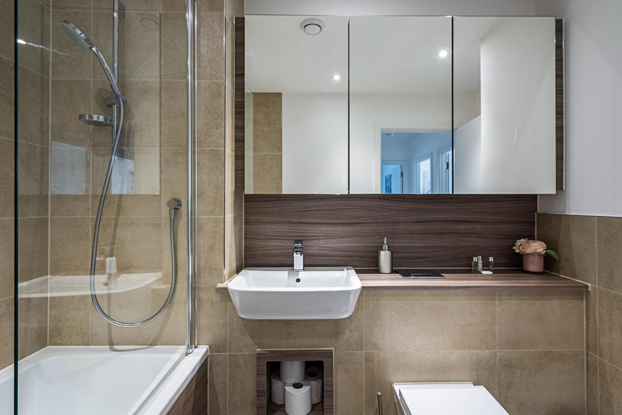 Chiswick Park 3 Bed 3 Bath West London - Parking Londres Exterior foto