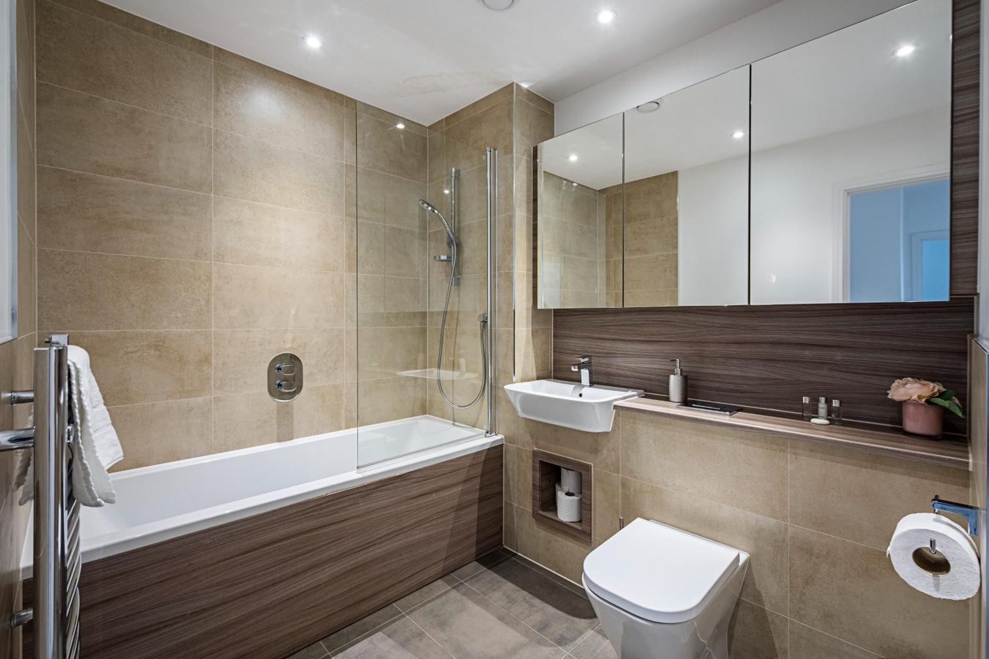 Chiswick Park 3 Bed 3 Bath West London - Parking Londres Exterior foto