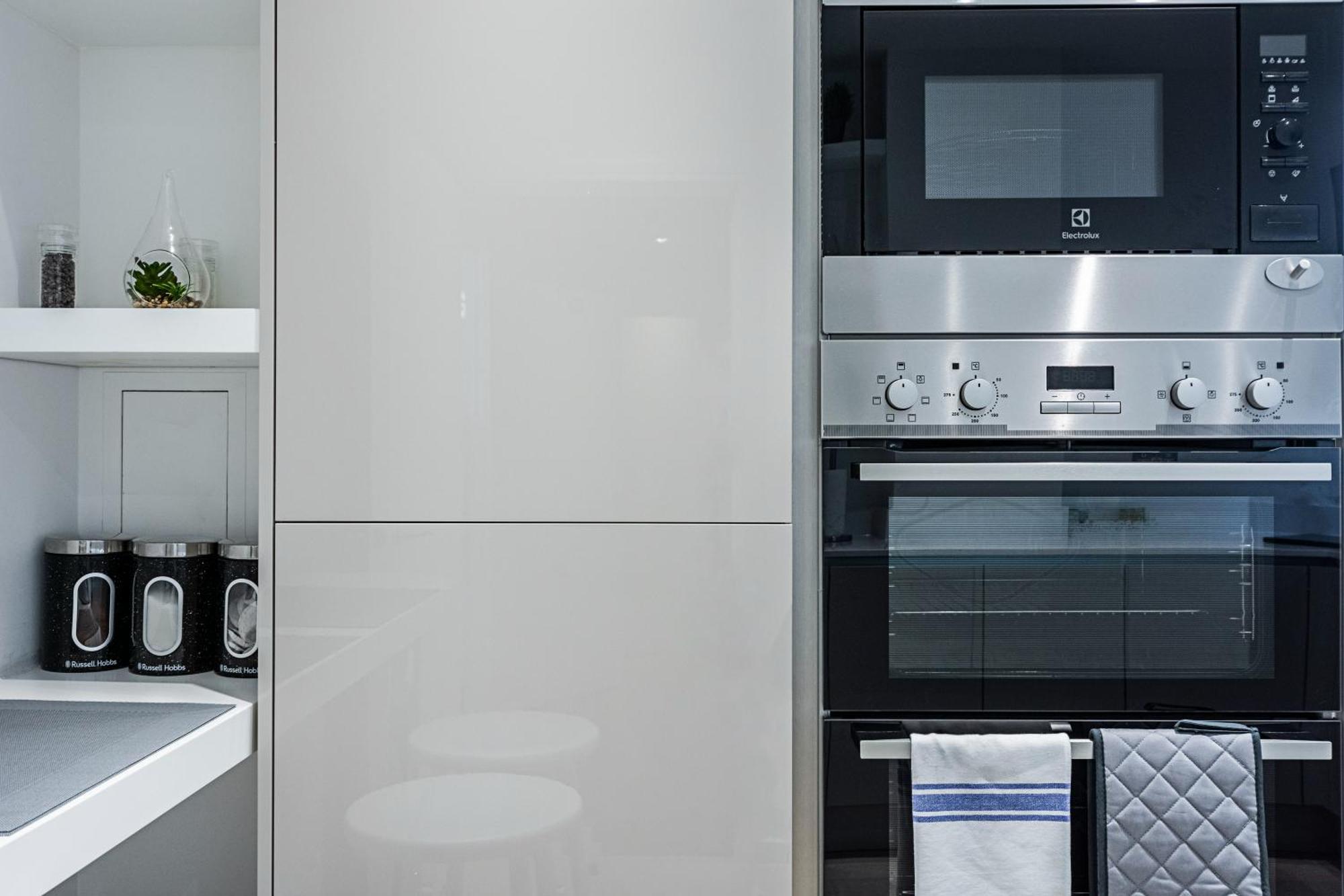 Chiswick Park 3 Bed 3 Bath West London - Parking Londres Exterior foto