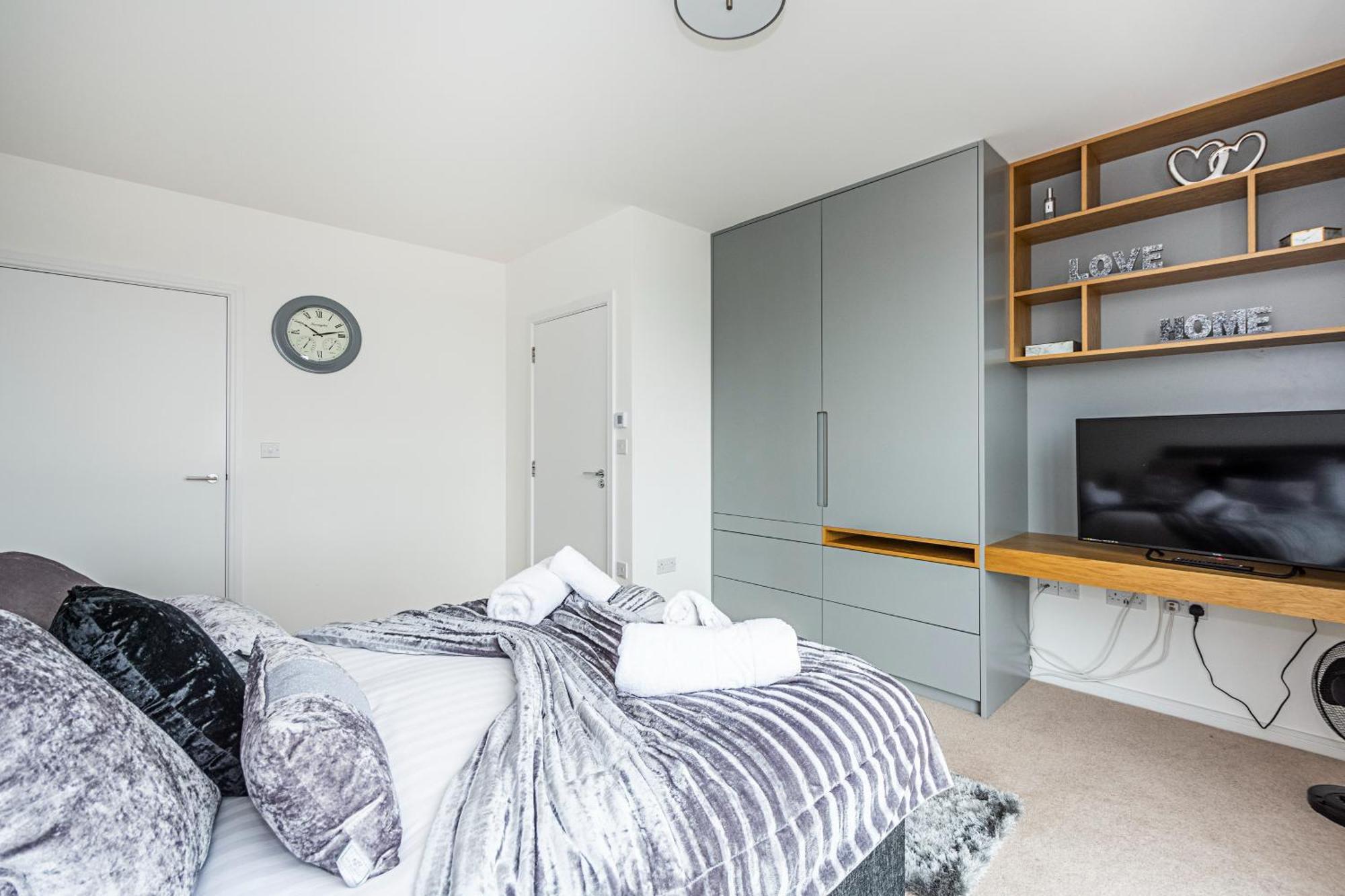 Chiswick Park 3 Bed 3 Bath West London - Parking Londres Exterior foto