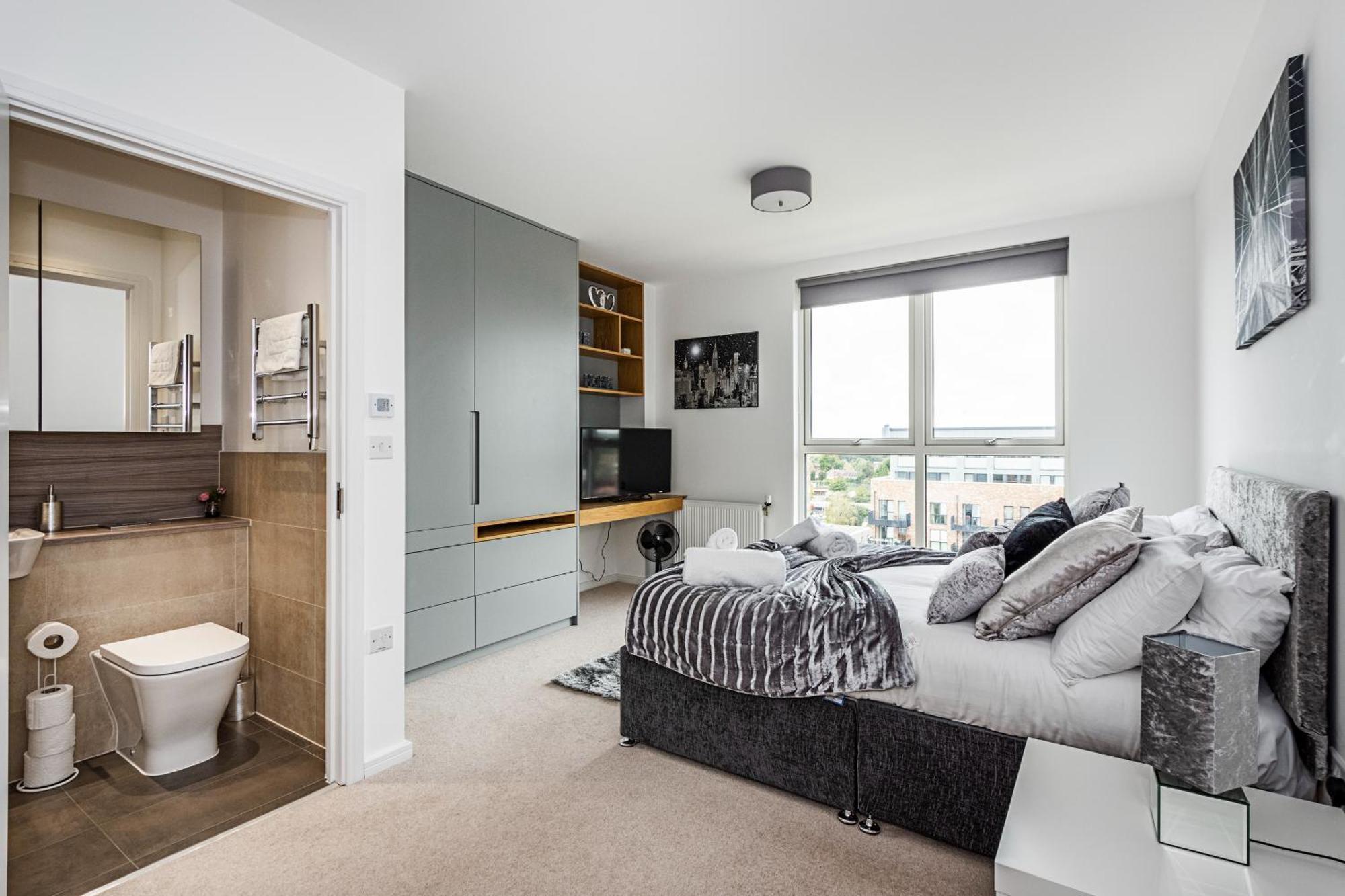 Chiswick Park 3 Bed 3 Bath West London - Parking Londres Exterior foto
