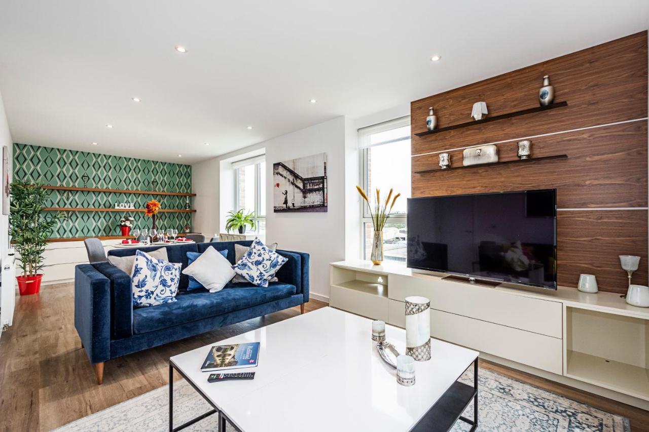 Chiswick Park 3 Bed 3 Bath West London - Parking Londres Exterior foto