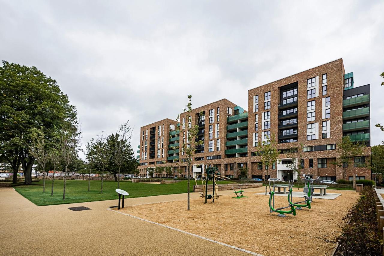 Chiswick Park 3 Bed 3 Bath West London - Parking Londres Exterior foto