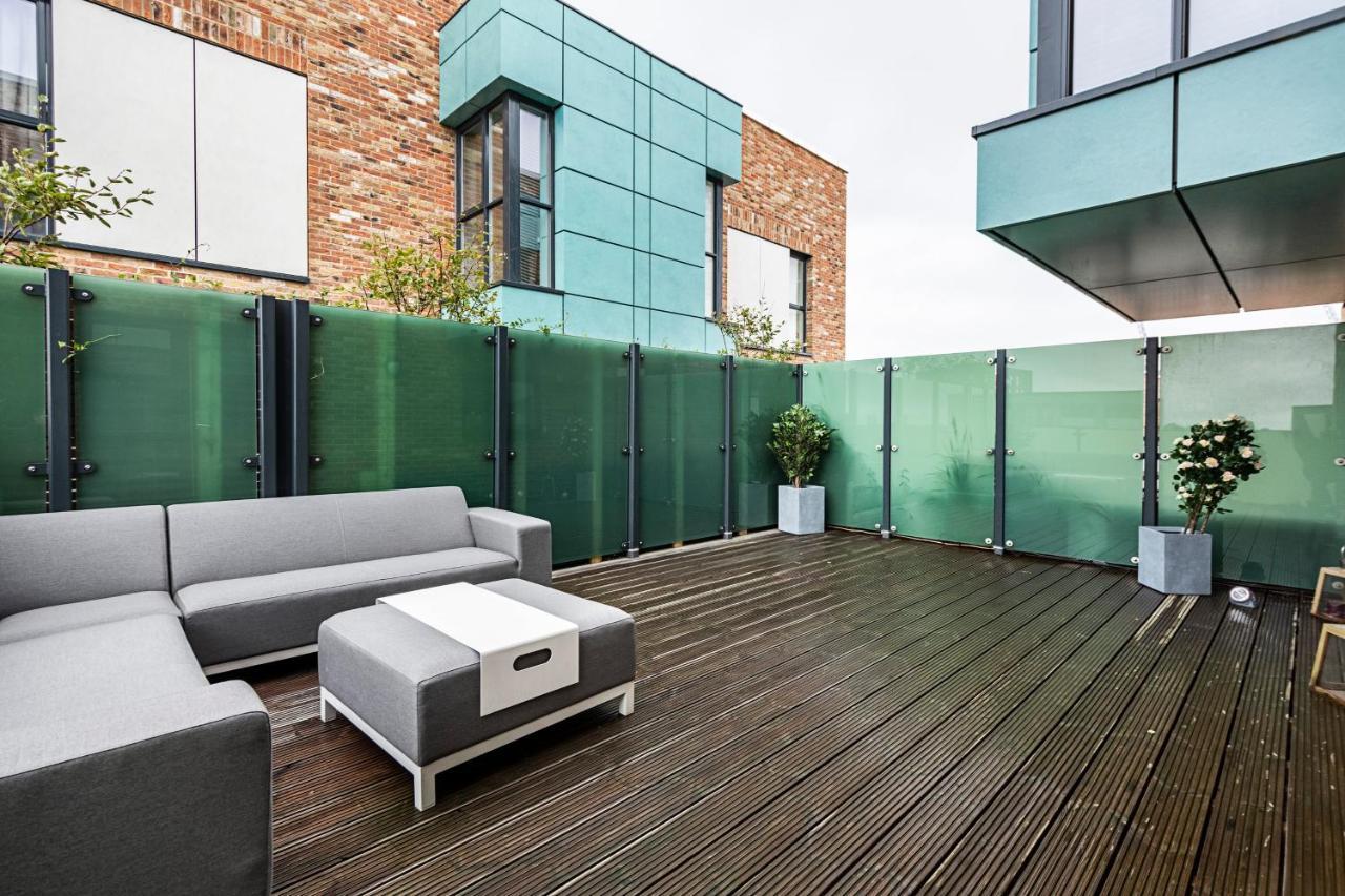 Chiswick Park 3 Bed 3 Bath West London - Parking Londres Exterior foto