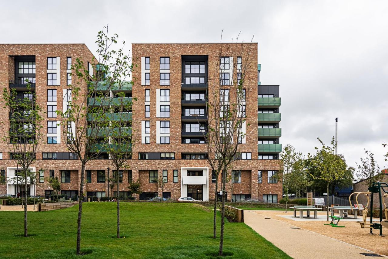 Chiswick Park 3 Bed 3 Bath West London - Parking Londres Exterior foto