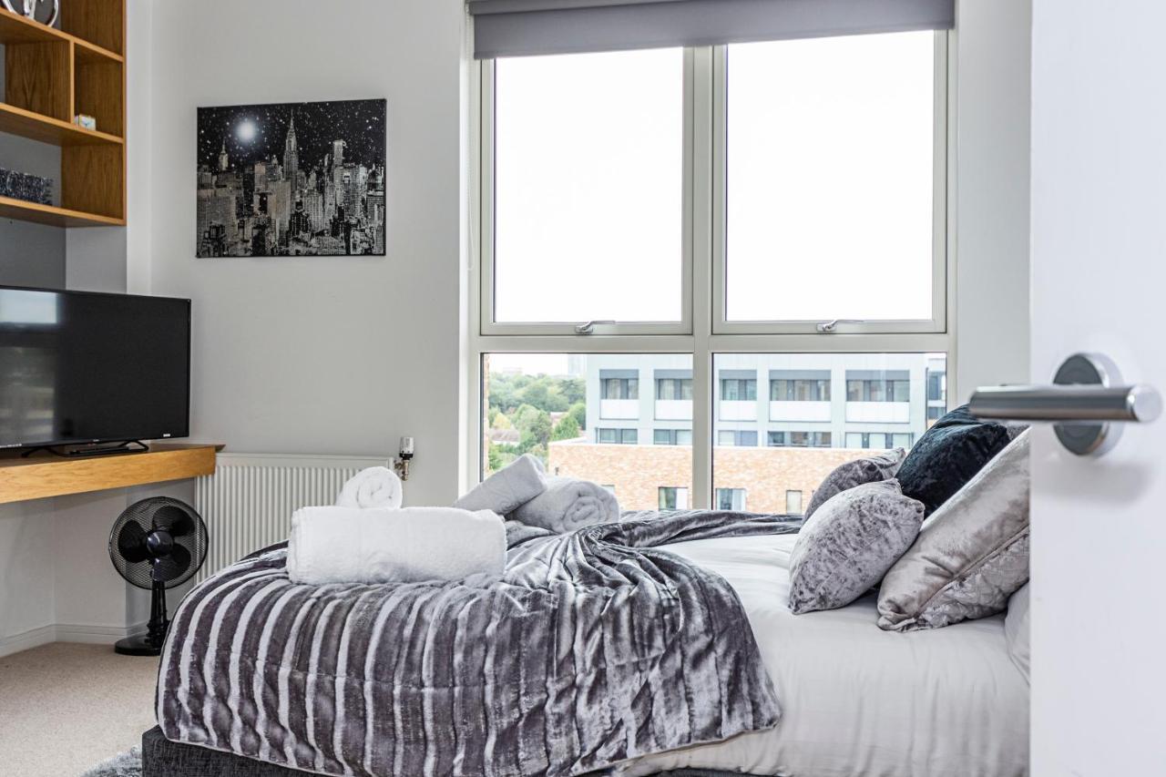 Chiswick Park 3 Bed 3 Bath West London - Parking Londres Exterior foto
