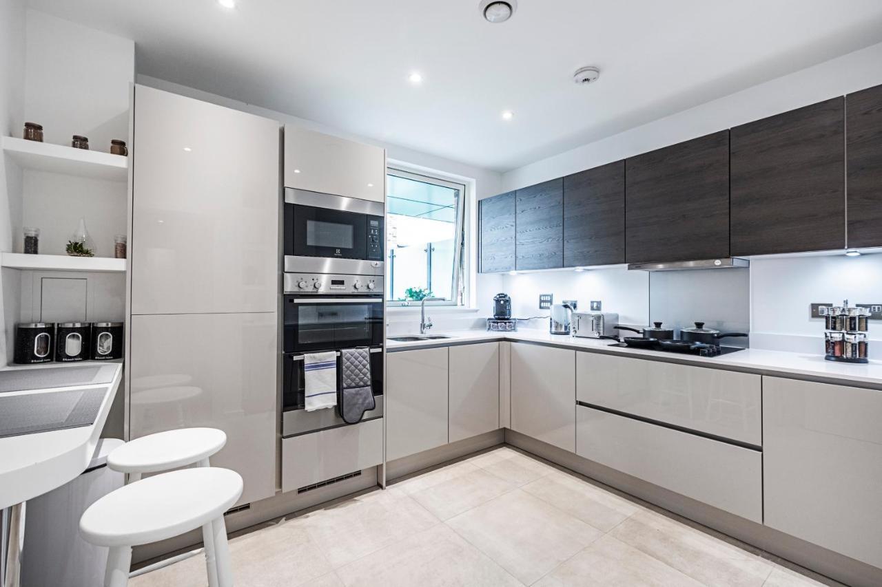 Chiswick Park 3 Bed 3 Bath West London - Parking Londres Exterior foto