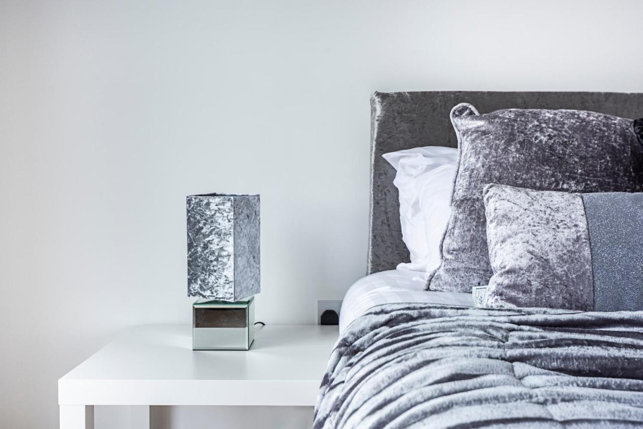 Chiswick Park 3 Bed 3 Bath West London - Parking Londres Exterior foto