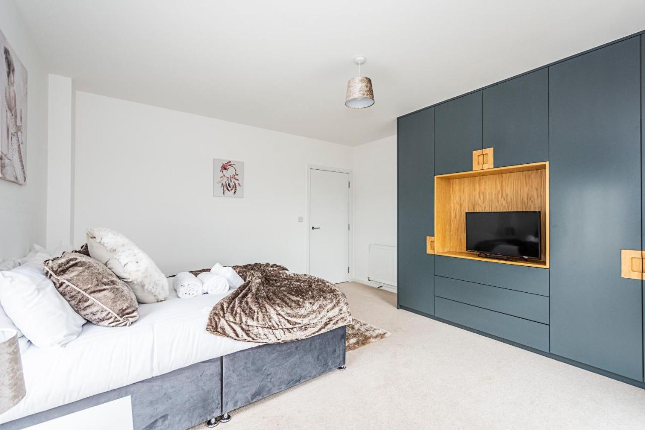 Chiswick Park 3 Bed 3 Bath West London - Parking Londres Exterior foto