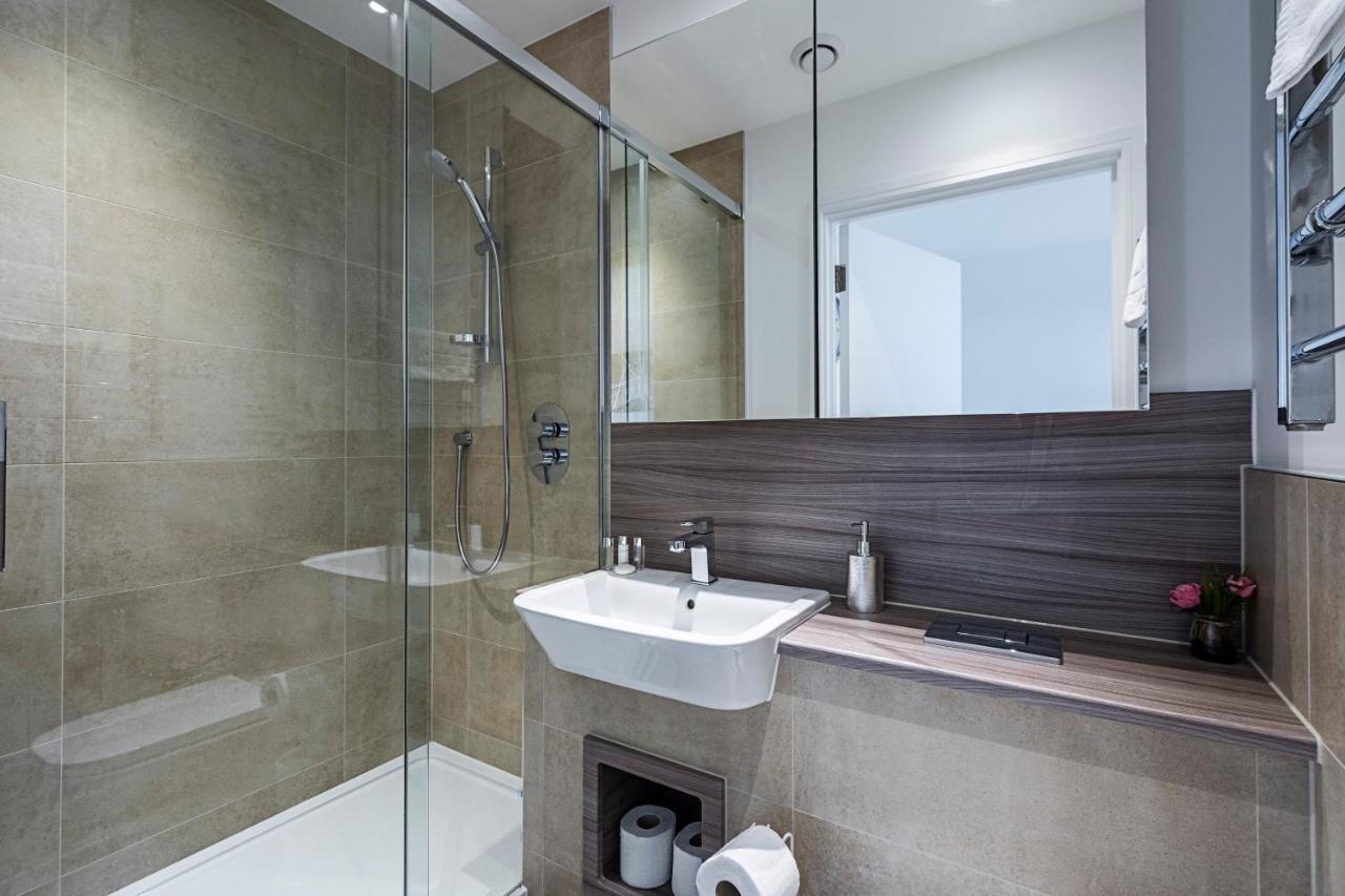 Chiswick Park 3 Bed 3 Bath West London - Parking Londres Exterior foto