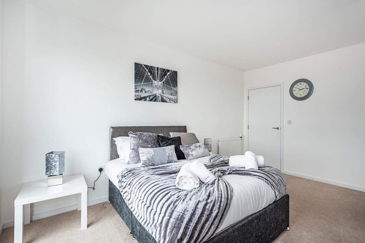 Chiswick Park 3 Bed 3 Bath West London - Parking Londres Exterior foto