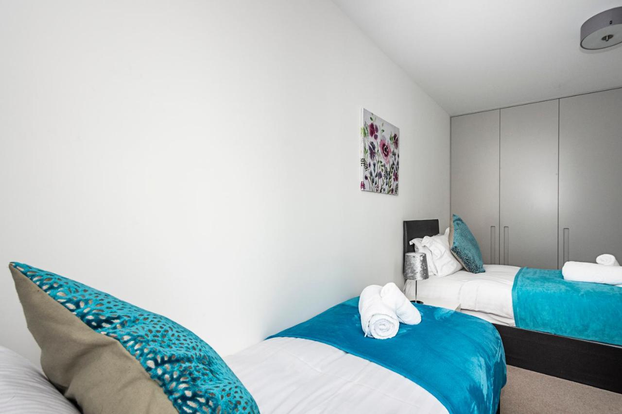Chiswick Park 3 Bed 3 Bath West London - Parking Londres Exterior foto