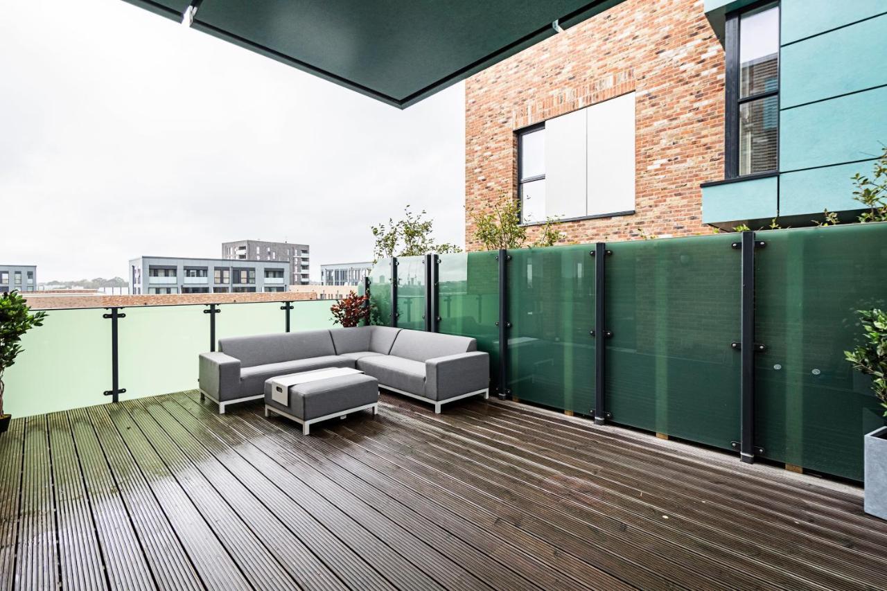 Chiswick Park 3 Bed 3 Bath West London - Parking Londres Exterior foto
