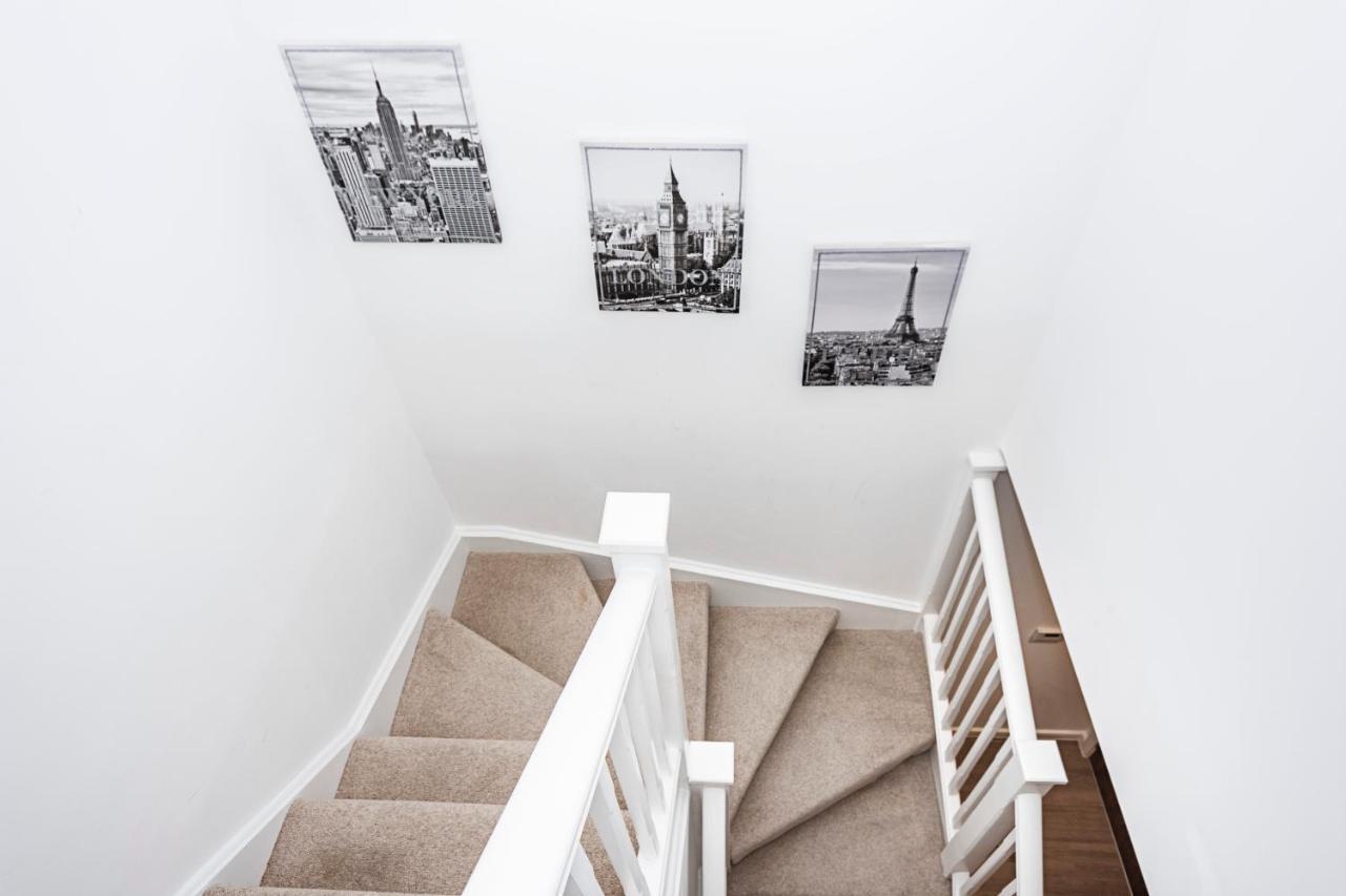 Chiswick Park 3 Bed 3 Bath West London - Parking Londres Exterior foto