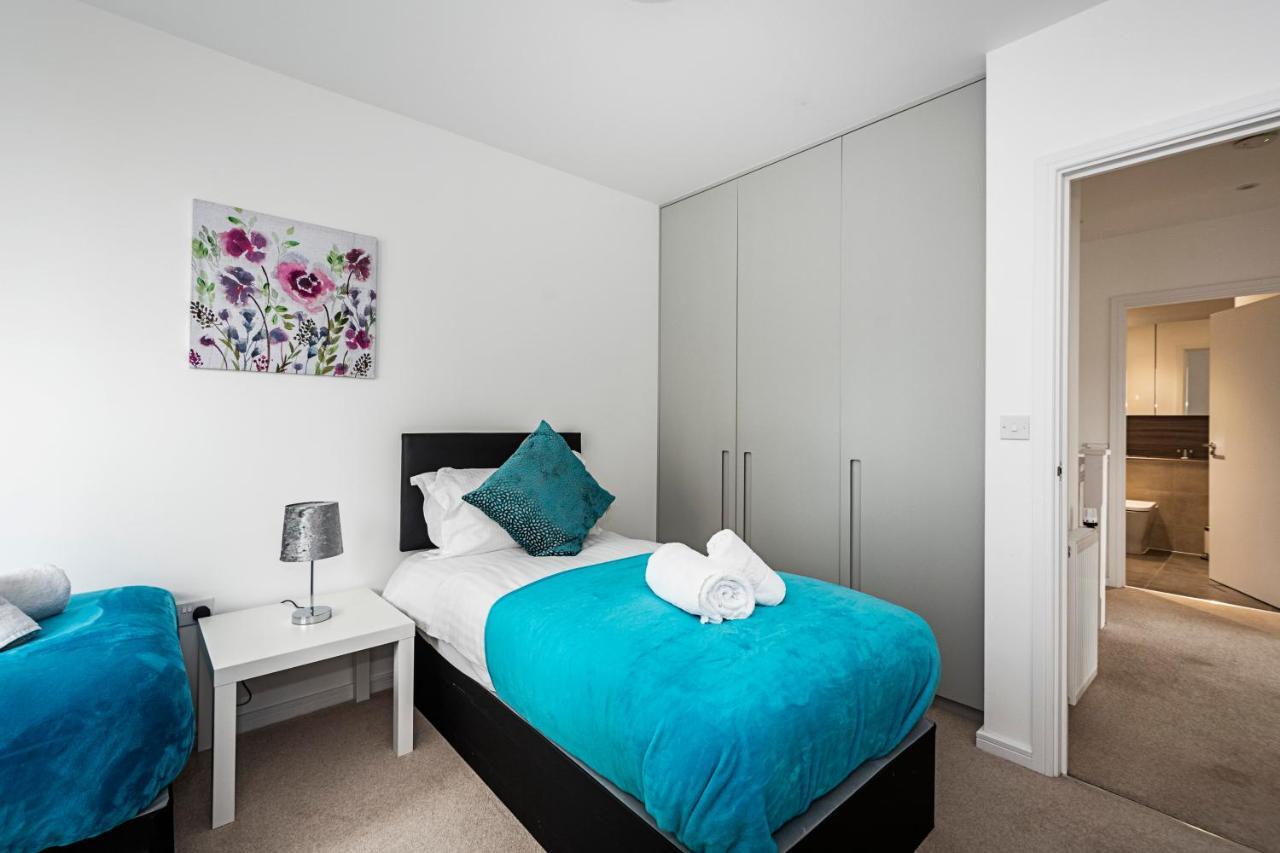 Chiswick Park 3 Bed 3 Bath West London - Parking Londres Exterior foto